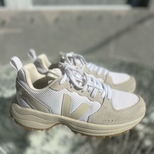 Veja Women's Venturi II Avelomesh Suede White/Pierre Sneakers SZ 8 39 EU